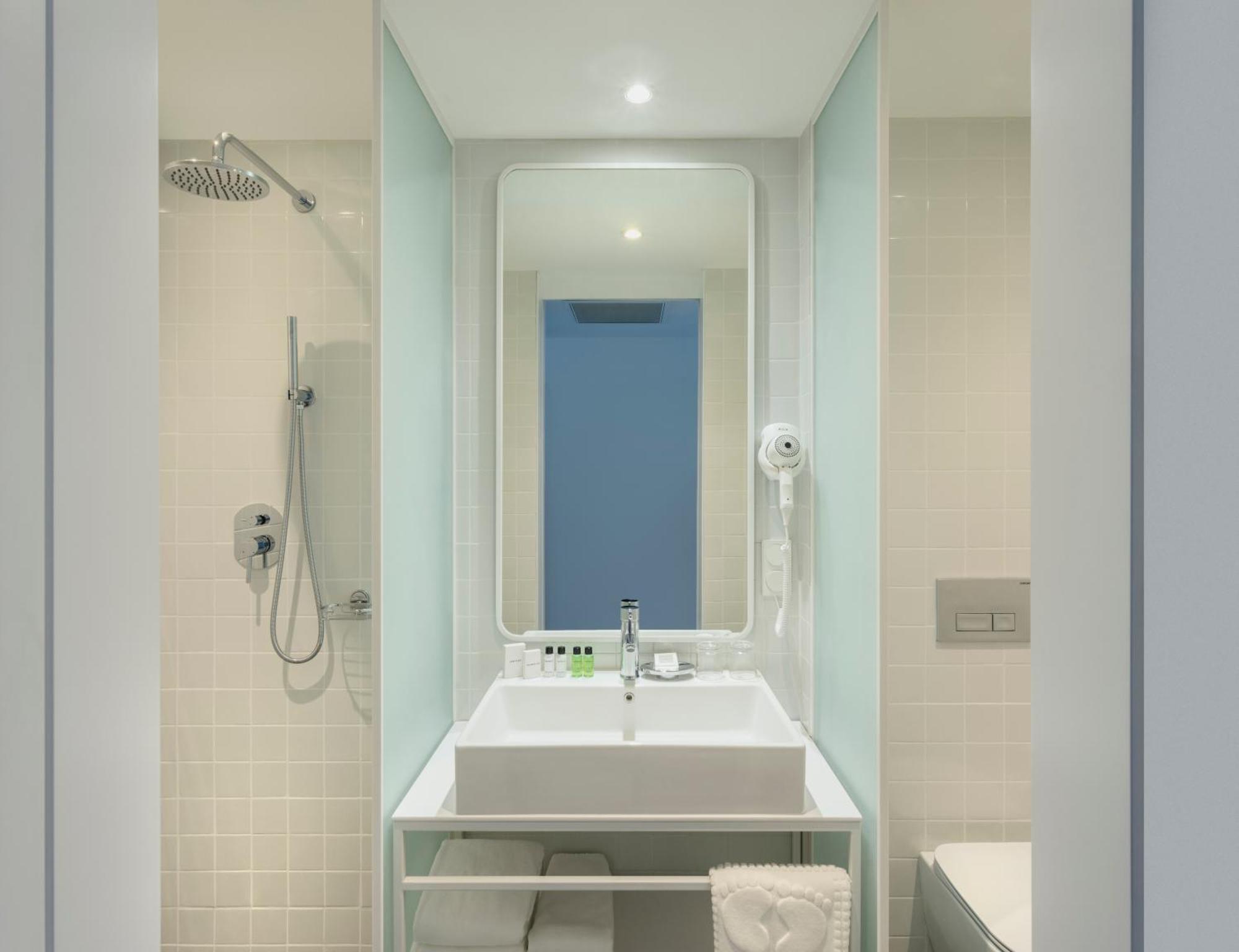 Hotel Golden Tulip Design Tiflis Habitación foto